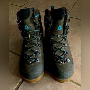 Vasque Snowblime Ultra Dry Winter Boots.